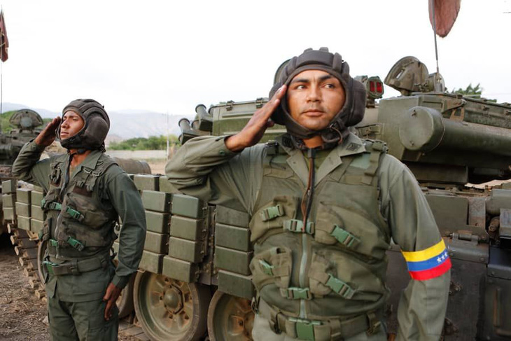 Quân đội Venezuela tuyên bố ‘chờ Mỹ với vũ khí trong tay’ - Ảnh 2.