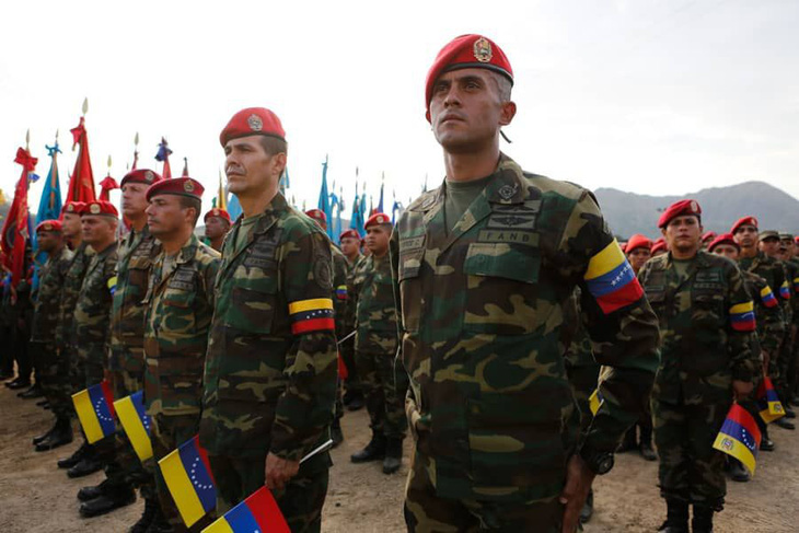 Quân đội Venezuela tuyên bố ‘chờ Mỹ với vũ khí trong tay’ - Ảnh 3.