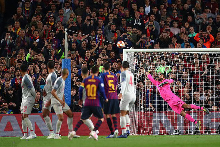 Messi cảm thấy ‘may mắn’ khi cú đá phạt trúng đích - Ảnh 1.