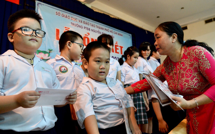 Hôm nay trường chúng ta làm tổng kết nhưng không có khách mời - Ảnh 1.