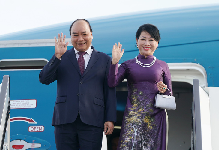 Thủ tướng Nguyễn Xuân Phúc tới Saint Petersburg, bắt đầu thăm LB Nga - Ảnh 1.