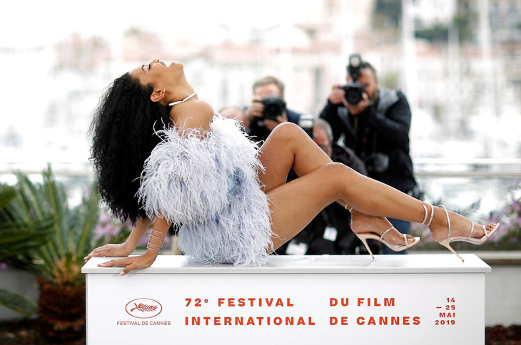 Chuyện tình phụ nữ chuyển giới nhận nhiều ngợi khen ở Cannes - Ảnh 2.