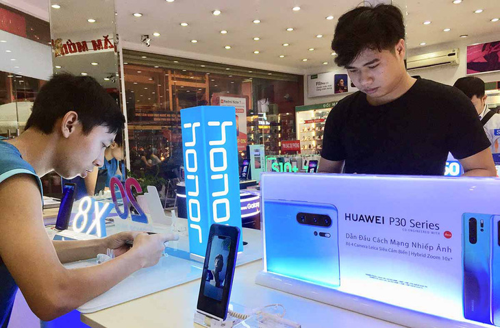 Người dùng, người bán ở  Việt Nam đều hoang mang với Huawei - Ảnh 1.