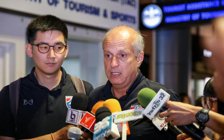 HLV U23 Thái Lan từ chức để dẫn dắt CLB của Văn Lâm?