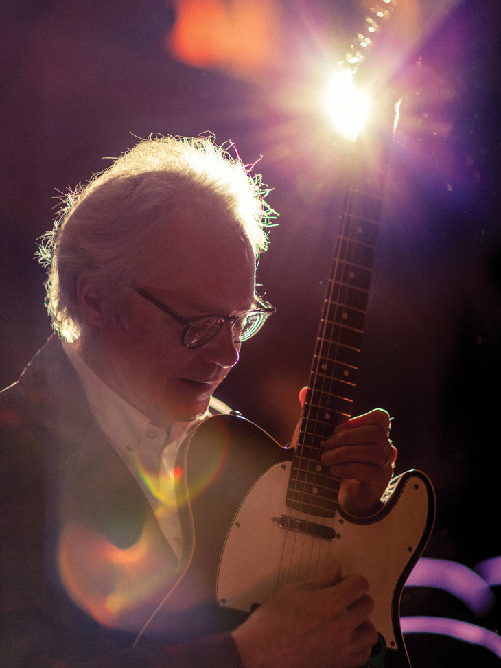 Huyền thoại guitar Bill Frisell lần đầu đến Việt Nam - Ảnh 1.