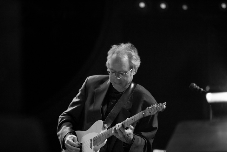 Huyền thoại guitar Bill Frisell lần đầu đến Việt Nam - Ảnh 6.