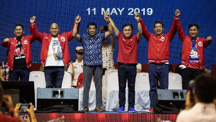 Bầu cử giữa kỳ Philippines: tường thành ngăn ông Duterte đã sập - Ảnh 1.