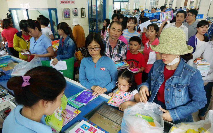 Một chương trình, nhiều bộ sách giáo khoa: Đồng tình nhưng phải làm trúng