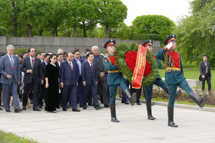 Thủ tướng thăm thủ đô phương bắc nước Nga - Ảnh 1.