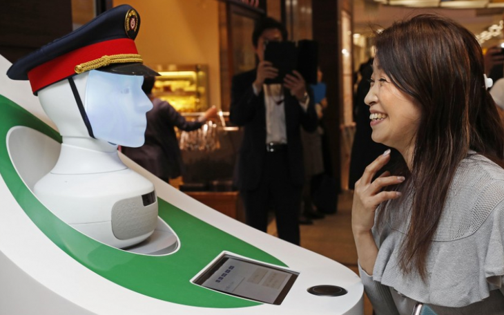 Nhật đưa robot hướng dẫn khách ở ga Tokyo