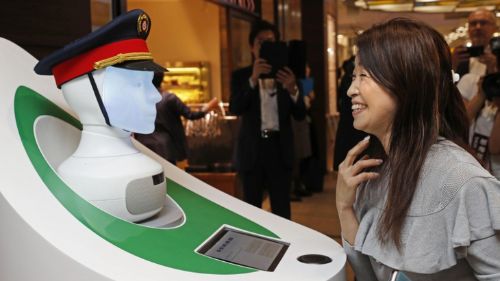 Nhật đưa robot hướng dẫn khách ở ga Tokyo - Ảnh 2.