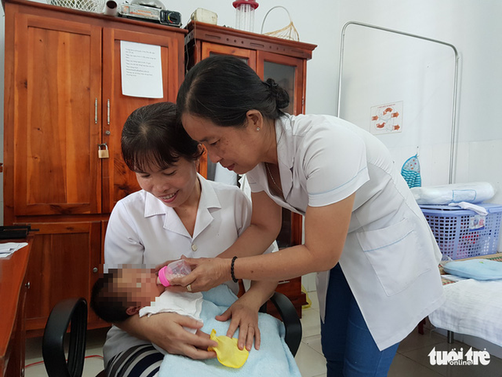 Ngán con đông, mẹ 29 tuổi bỏ con mới sinh ven quốc lộ - Ảnh 1.