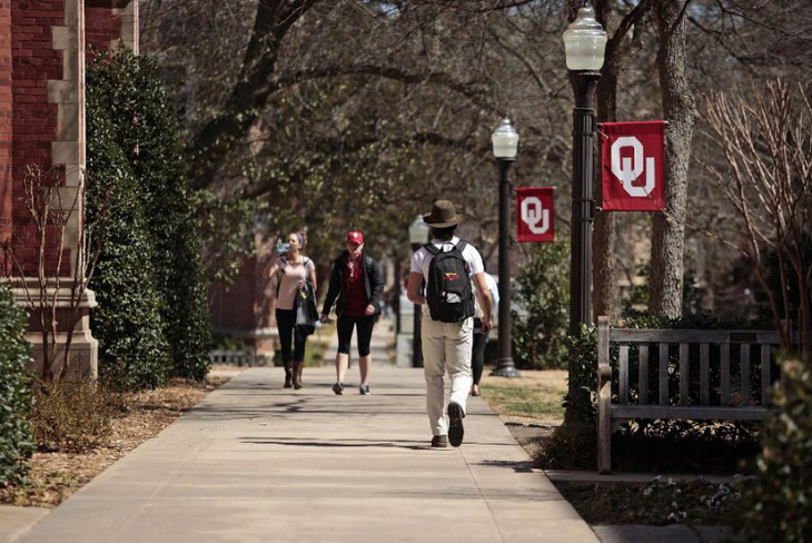 Đại học Oklahoma bị phanh phui gian dối suốt 20 năm để vào top 100 - Ảnh 1.