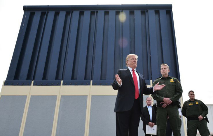 Tòa không cho ông Trump dùng tiền chính phủ xây tường biên giới - Ảnh 1.