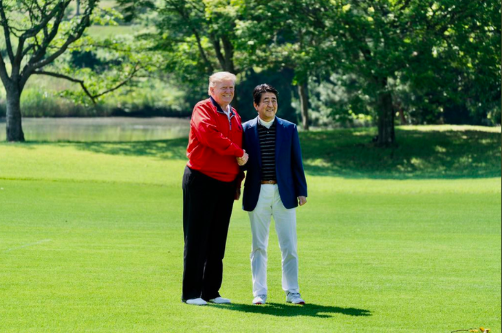Ảnh tươi cười của lãnh đạo Mỹ - Nhật được yêu thích - Ảnh 2.