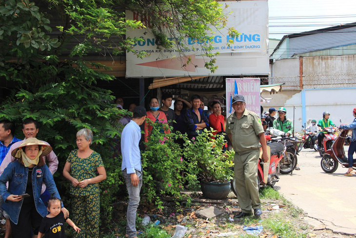 3 người chết trong phòng trọ, chồng treo cổ, vợ mang thai có vết thương - Ảnh 4.