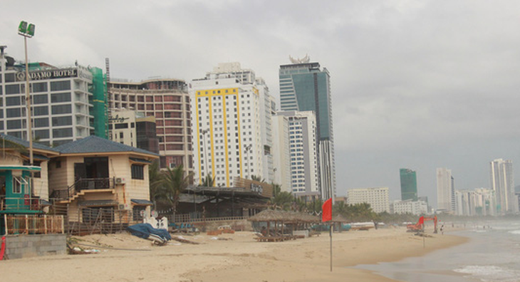 Các khách sạn ven biển Đà Nẵng bị cảnh báo về xả thải - Ảnh 1.
