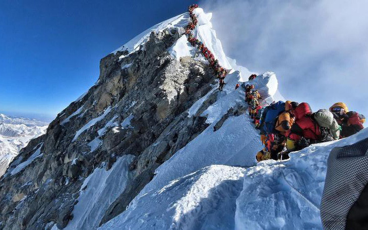 Đã có 11 người chết vì leo núi Everest từ đầu 2019, vì sao?