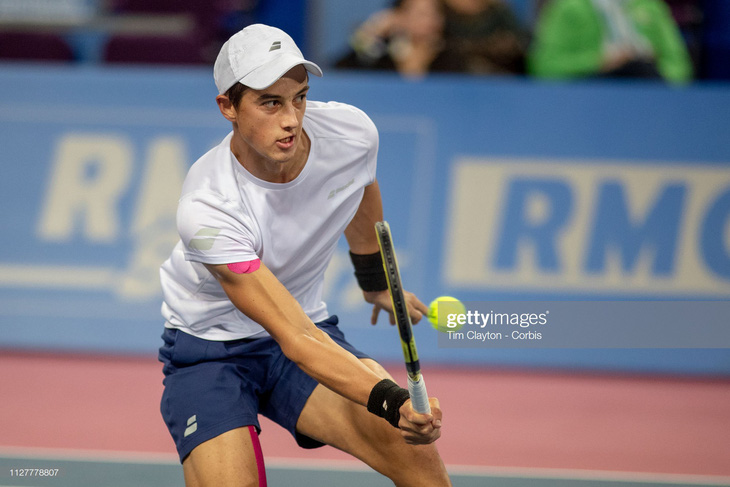 Tay vợt gốc Việt Antoine Hoang vào vòng 2 Roland Garros 2019 - Ảnh 1.