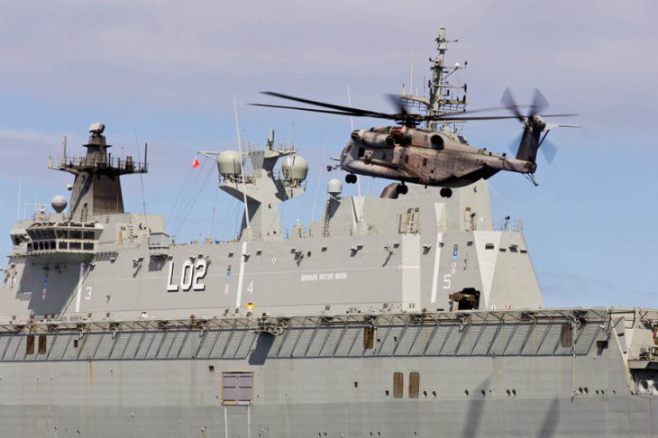 Trực thăng Úc bị tàu Trung Quốc chiếu laser khi bay trên Biển Đông - Ảnh 1.