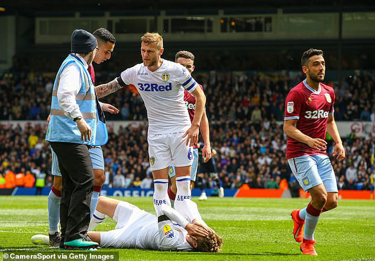 Tiền đạo Patrick Bamford  bị cấm thi đấu 2 trận vì tội... lừa trọng tài ! - Ảnh 2.