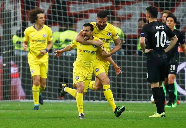 HLV Maurizio Sarri thích đùa, Chelsea bị Frankfurt cầm hòa 1-1 - Ảnh 1.