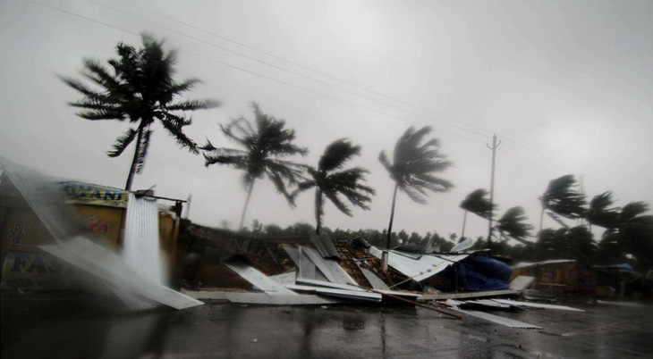 Siêu bão Fani ập vào Ấn Độ, 1 triệu người sơ tán - Ảnh 5.