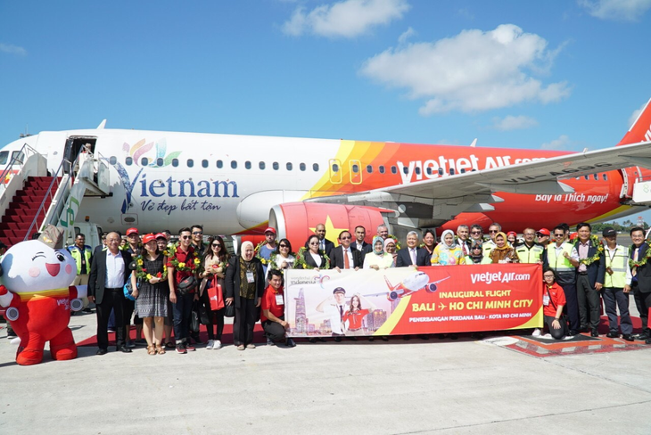 Vietjet chính thức khai trương đường bay TP.HCM - Bali - Ảnh 1.