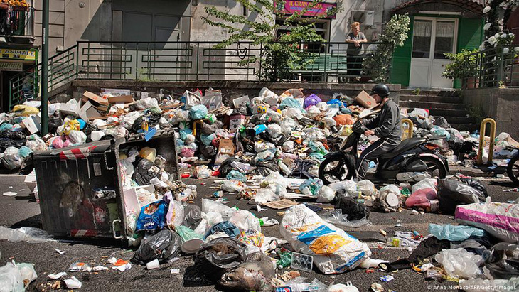 Dịch vụ đặt đồ ăn trực tuyến nở rộ khiến Trung Quốc ngập rác nhựa - Ảnh 1.
