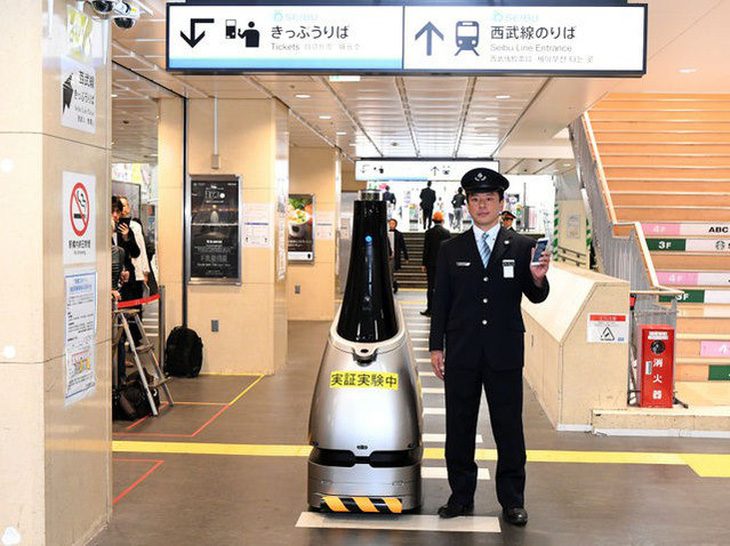 Nhật Bản ra mắt robot tuần tra an ninh tại sân bay - Ảnh 1.