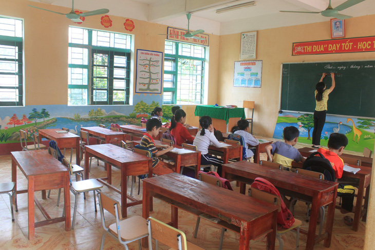 Gần 2/3 học sinh Trường Đồng Lương chưa dám đến lớp sau khi 6 cô trò bị đâm - Ảnh 1.