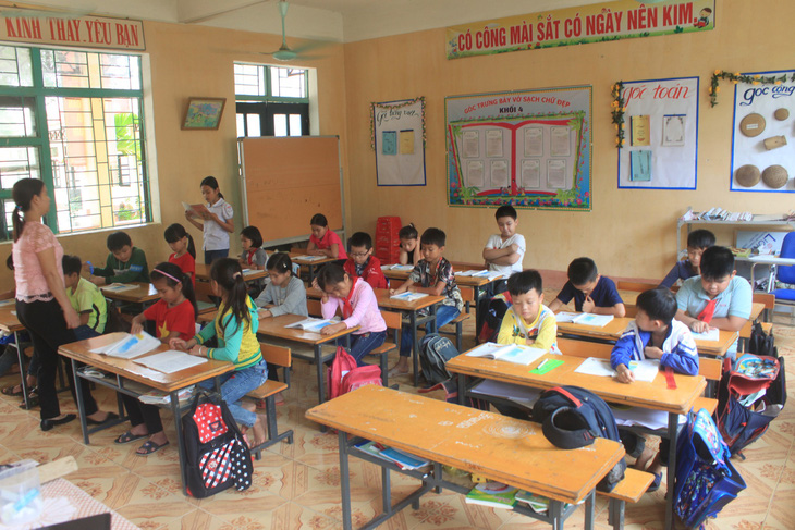 Gần 2/3 học sinh Trường Đồng Lương chưa dám đến lớp sau khi 6 cô trò bị đâm - Ảnh 2.