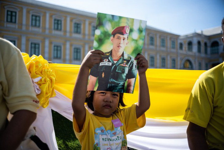 Nhà vua Thái Maha Vajiralongkorn đăng cơ - Ảnh 18.