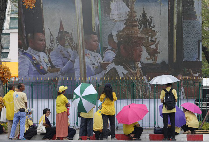 Nhà vua Thái Maha Vajiralongkorn đăng cơ - Ảnh 12.