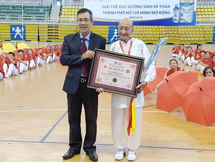 Cụ ông 96 tuổi vẫn múa đao, đi quyền - Ảnh 3.