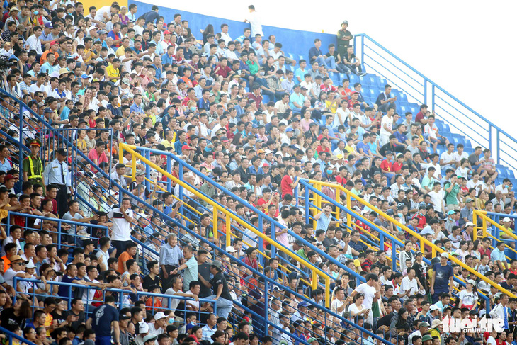 Sân Bình Dương đông kỷ lục trong ngày tiếp CLB Hà Nội - Ảnh 2.