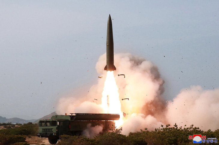 Chuyên gia nói vũ khí Triều Tiên mới thử là tên lửa đạn đạo - Ảnh 2.