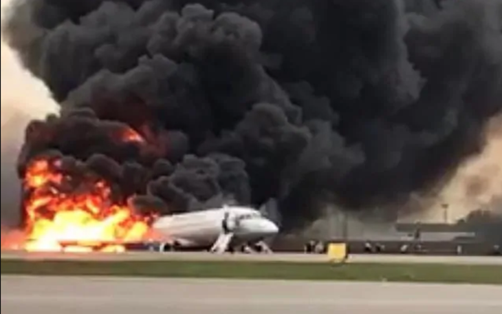 Tai nạn máy bay Sukhoi gây thương vong cao do hành khách cố lấy hành lý?