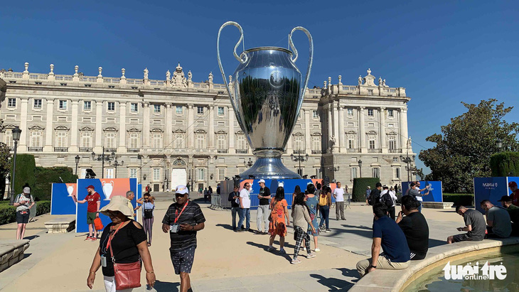 Madrid nhuộm màu nhộn nhịp trước chung kết Champions League 2019 - Ảnh 2.