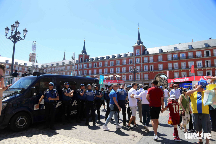 Madrid nhuộm màu nhộn nhịp trước chung kết Champions League 2019 - Ảnh 8.