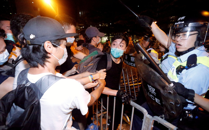 Biểu tình Hong Kong đã có đụng độ, báo Trung Quốc tố 