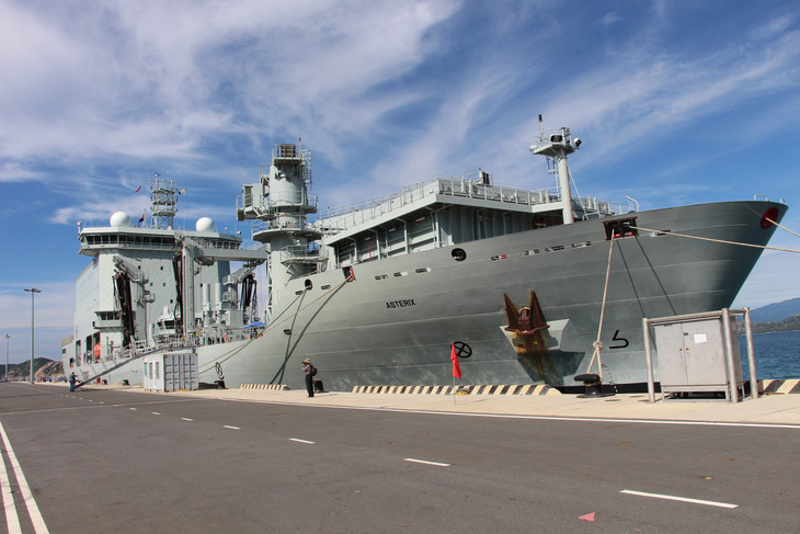 Hai tàu Hải quân Hoàng gia Canada cập cảng Quốc tế Cam Ranh - Ảnh 13.