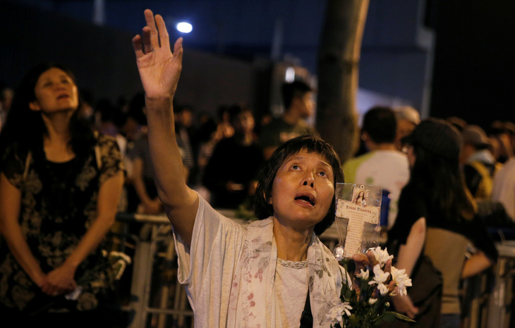 Dân Hong Kong thức suốt đêm ngoài đường chờ biểu tình - Ảnh 1.