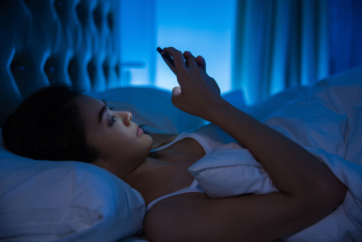 Để đèn khi ngủ có thể khiến phụ nữ tăng cân - Ảnh 1.