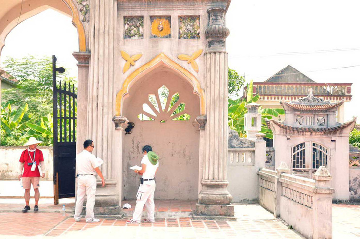 Tiến sĩ Nhật khảo sát hơn 1.200 nhà thờ Việt Nam - Ảnh 1.