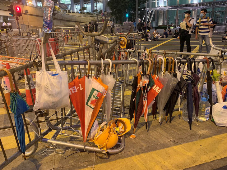 Hong Kong dần trở về nhịp sống bình thường sau những ngày hỗn loạn - Ảnh 6.