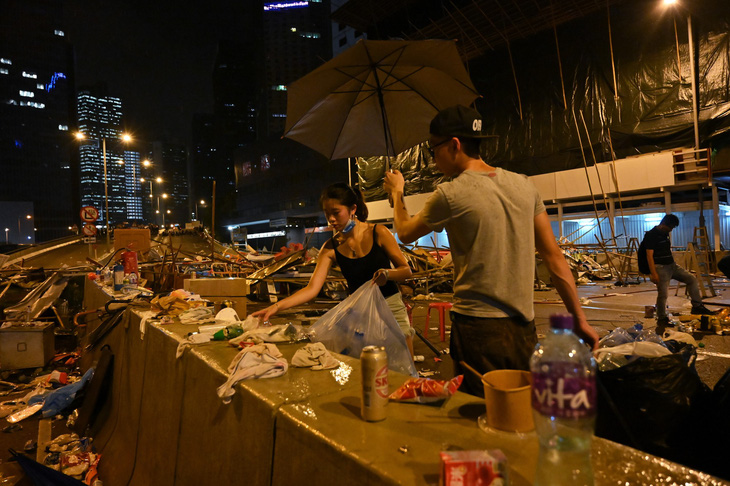 Hong Kong dần trở về nhịp sống bình thường sau những ngày hỗn loạn - Ảnh 7.