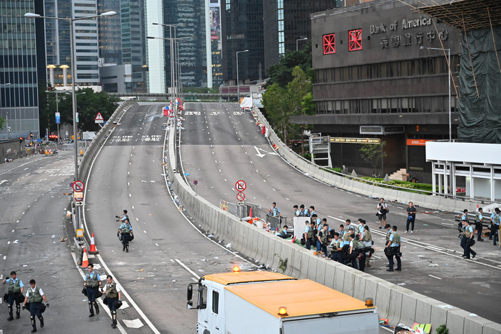 Hong Kong dần trở về nhịp sống bình thường sau những ngày hỗn loạn - Ảnh 12.