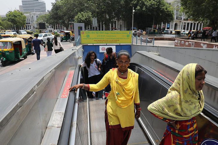 Miễn phí giao thông công cộng cho phụ nữ gây tranh cãi dữ dội ở Ấn Độ - Ảnh 1.