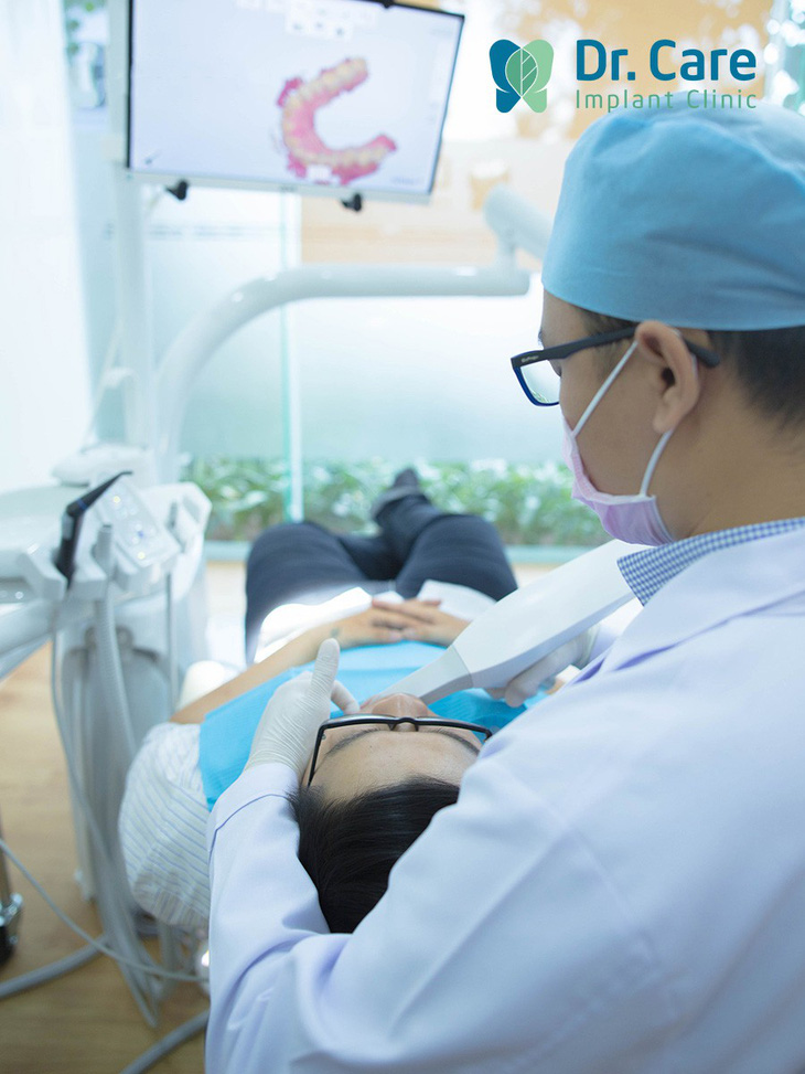 Nha khoa chuyên sâu trồng răng Implant cho người trung niên - Ảnh 1.